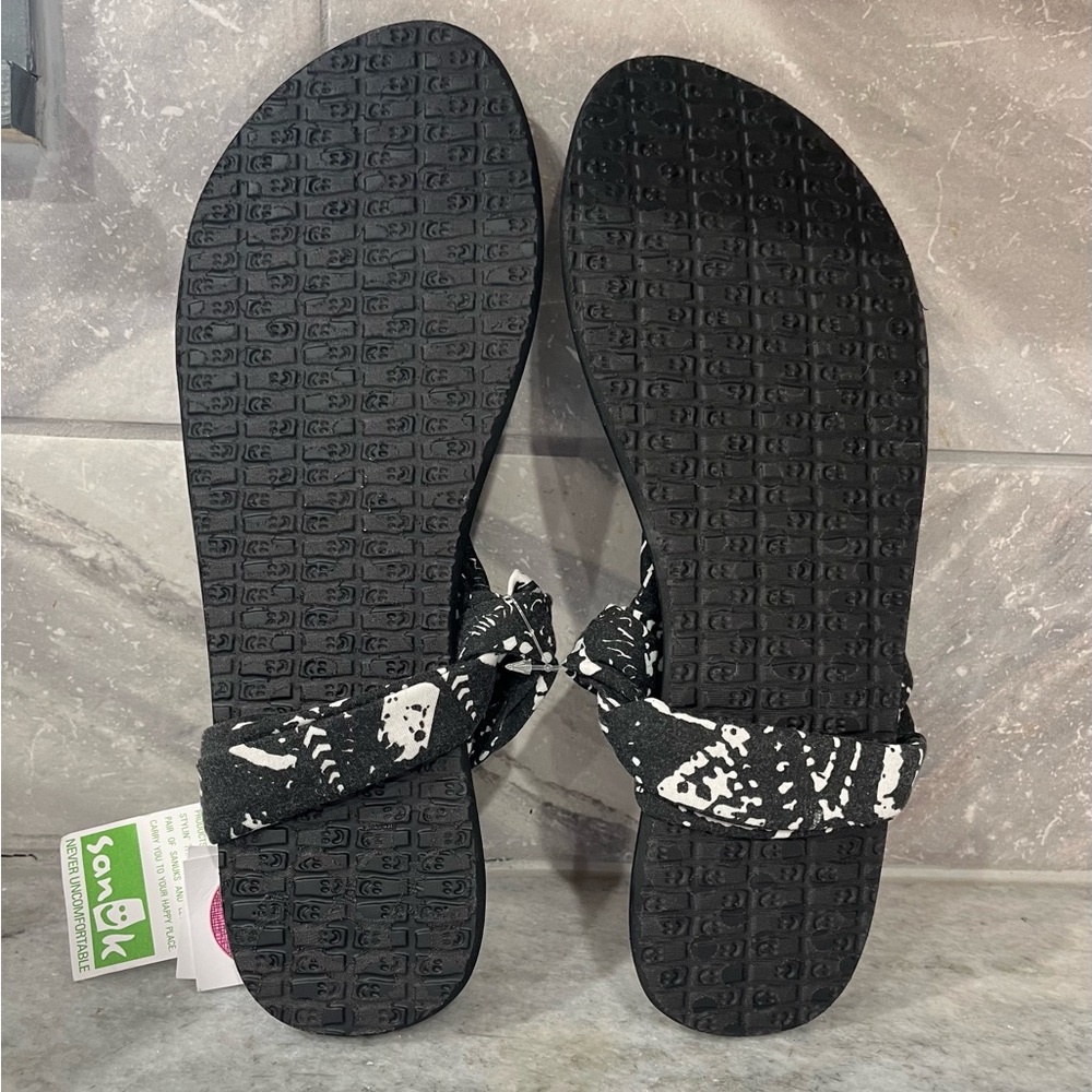 Sanuk Women's Black and White Yoga Mat Sandals NWT smoke & pet free home🌸 - Picture 6 of 14